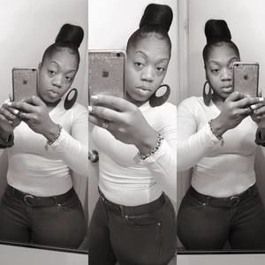 Meet your Posher, Desiree